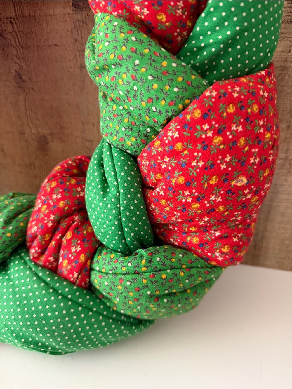 VTG large handmade quilted patchwork kitschy Christmas wreath - Picture 2 of 10